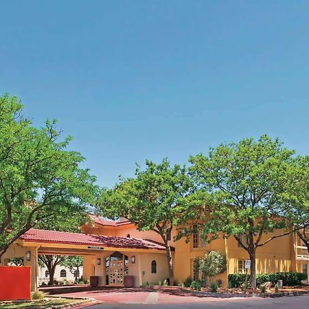 Baymont By Wyndham Lubbock - Downtown Civic Center Hotel Bagian luar foto