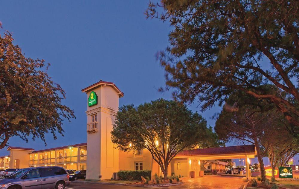 Baymont By Wyndham Lubbock - Downtown Civic Center Hotel Bagian luar foto