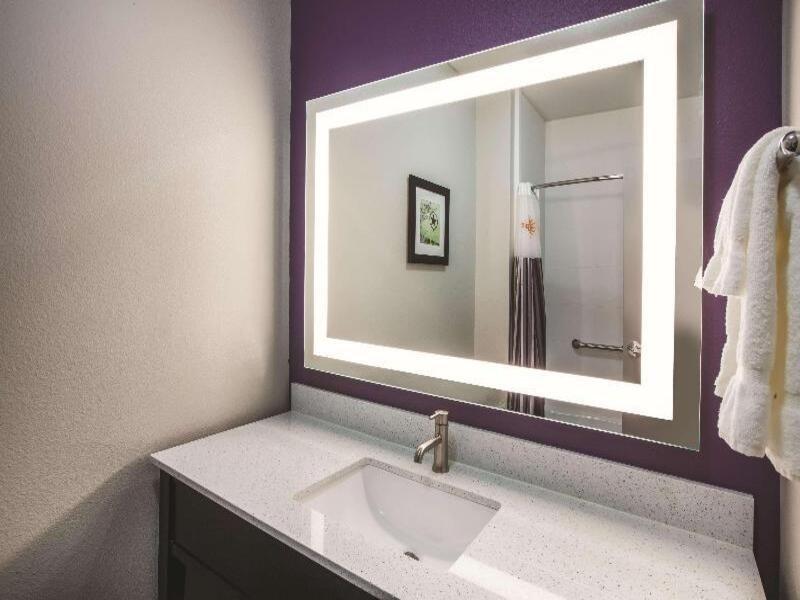 Baymont By Wyndham Lubbock - Downtown Civic Center Hotel Bagian luar foto