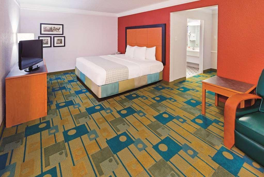 Baymont By Wyndham Lubbock - Downtown Civic Center Hotel Ruang foto