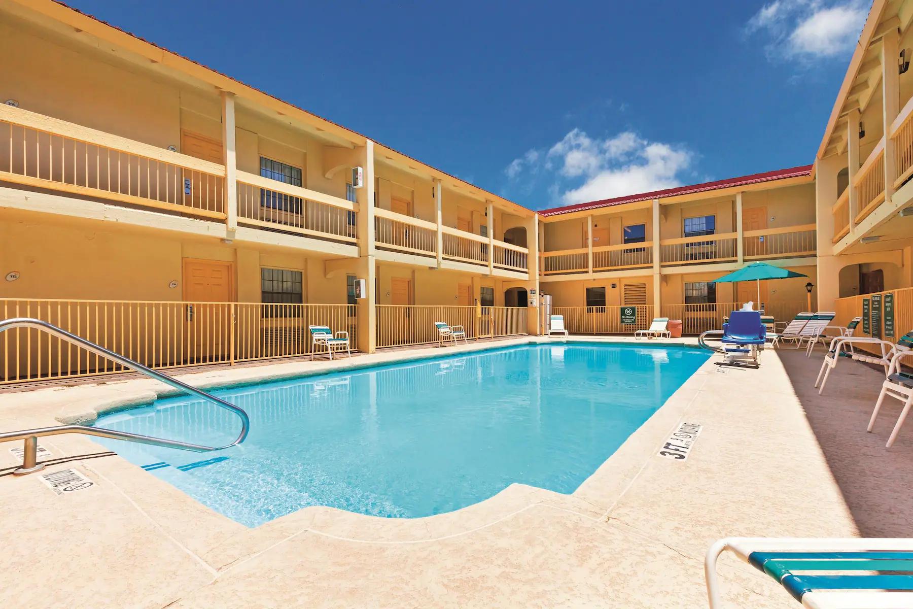 Baymont By Wyndham Lubbock - Downtown Civic Center Hotel Bagian luar foto