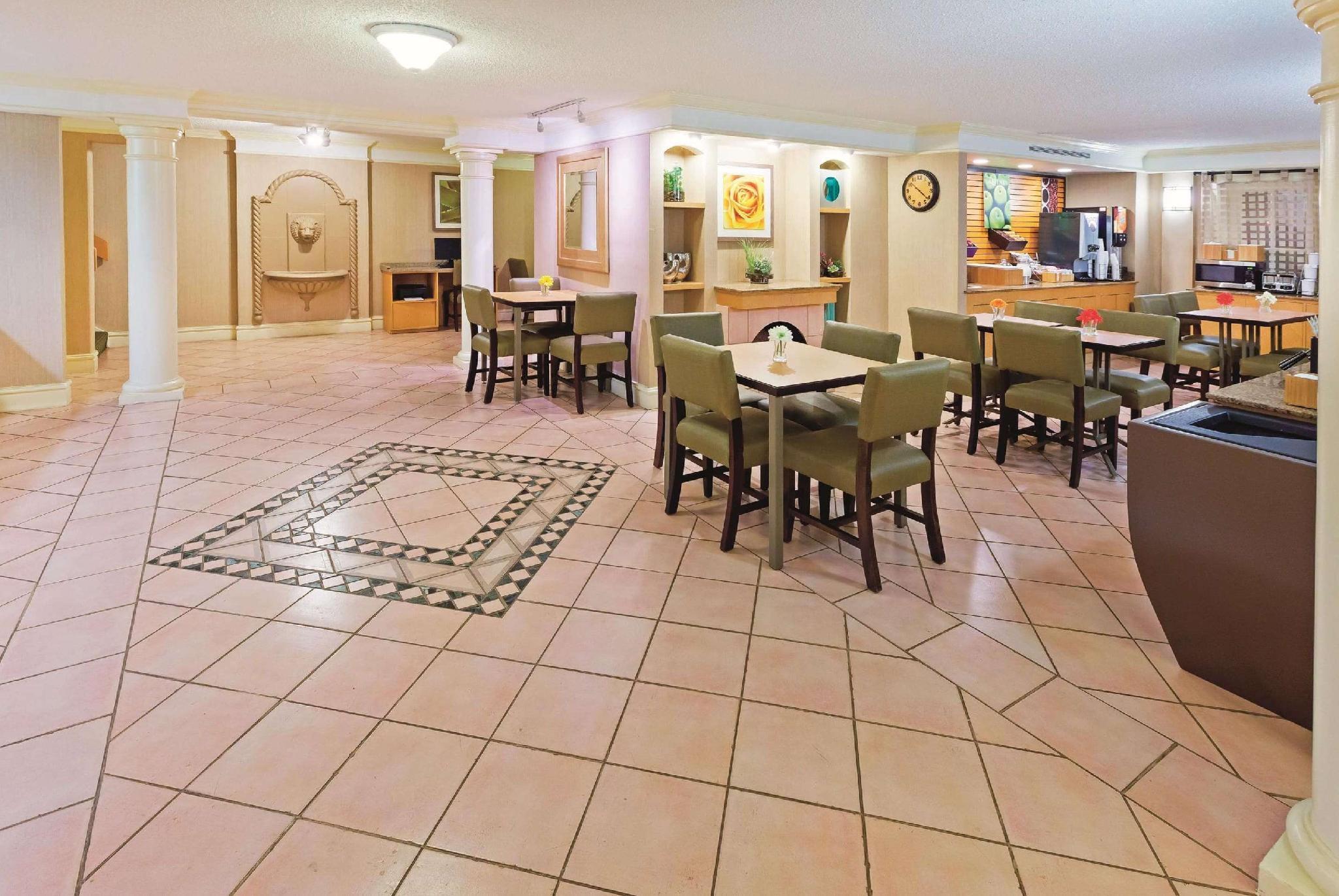 Baymont By Wyndham Lubbock - Downtown Civic Center Hotel Bagian luar foto