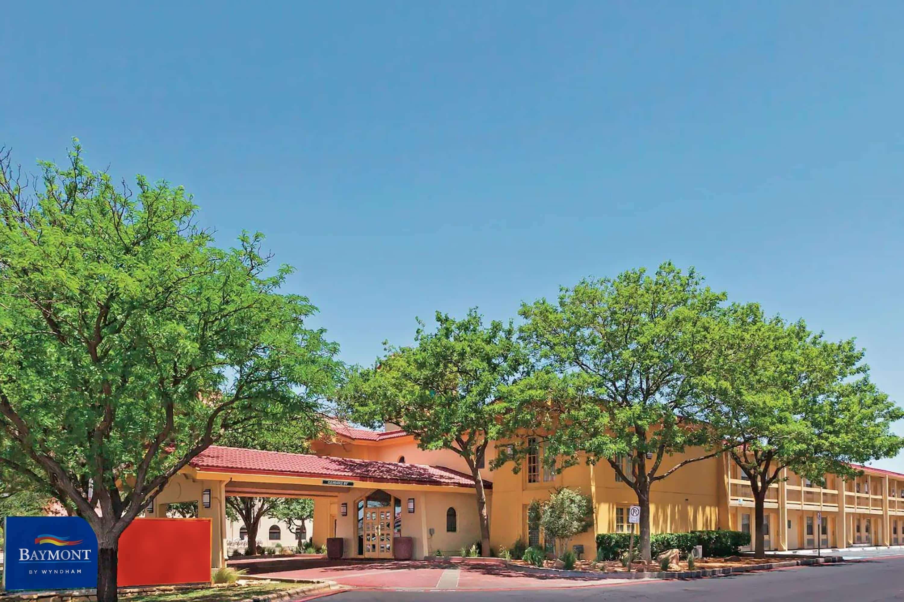 Baymont By Wyndham Lubbock - Downtown Civic Center Hotel Bagian luar foto