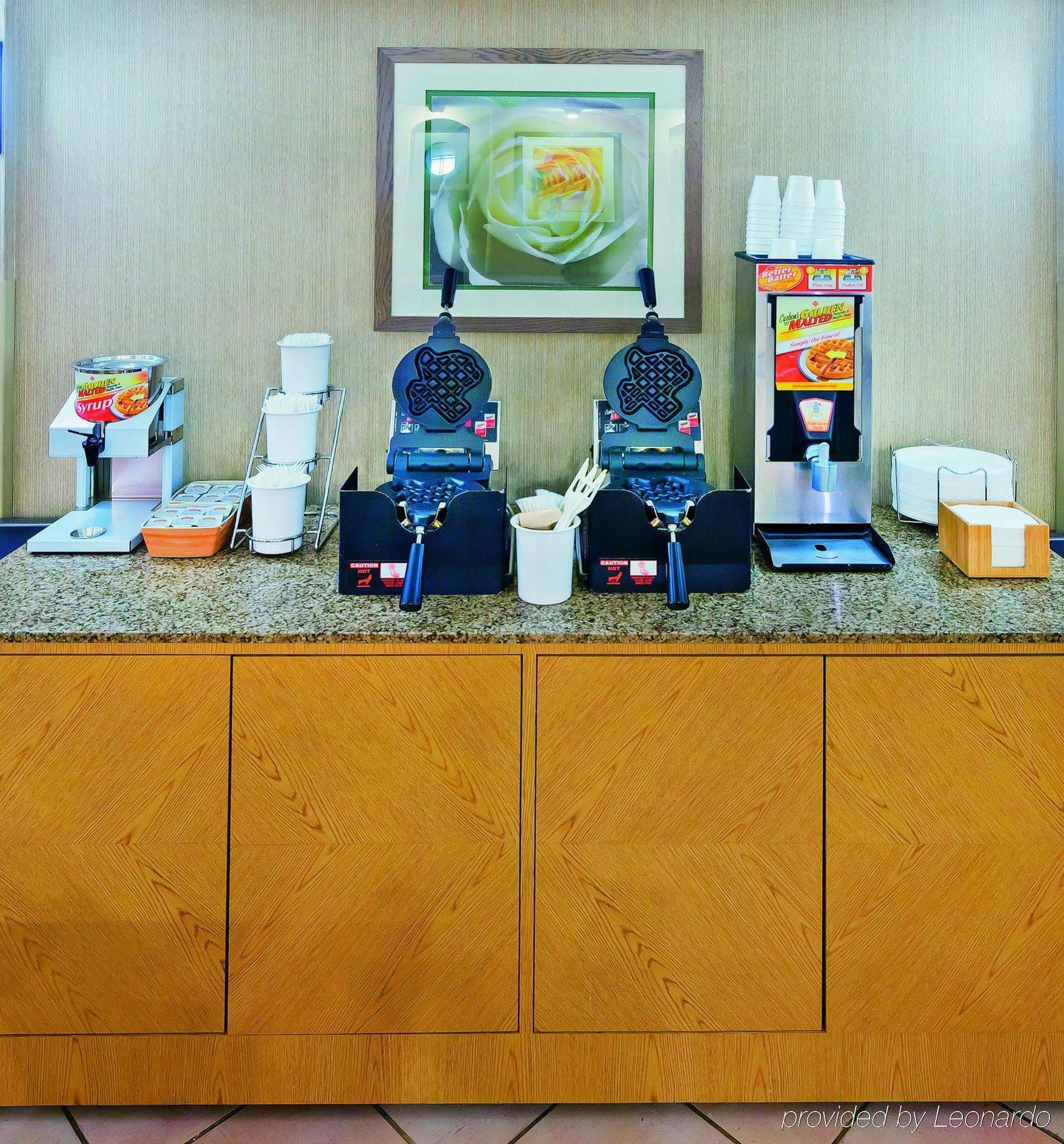 Baymont By Wyndham Lubbock - Downtown Civic Center Hotel Bagian luar foto